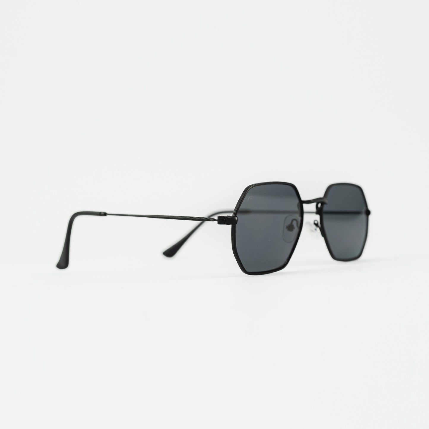 Sunglasses with UV protection - OKTA