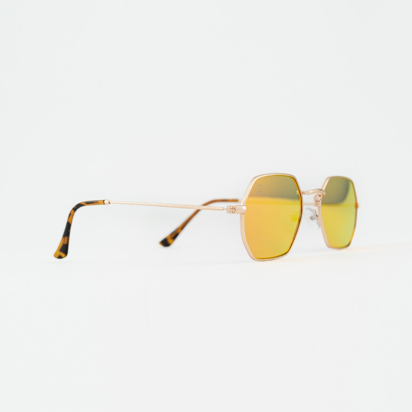 Sunglasses with UV protection - OKTA